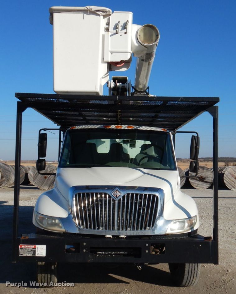 image for item GG9260 2006 International 4300  forestry bucket truck