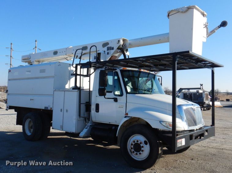 image for item GG9260 2006 International 4300  forestry bucket truck