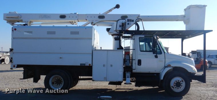 image for item GG9260 2006 International 4300  forestry bucket truck