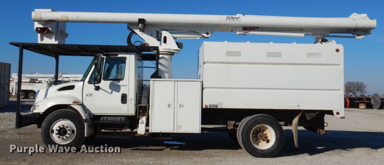 image for item GG9260 2006 International 4300  forestry bucket truck