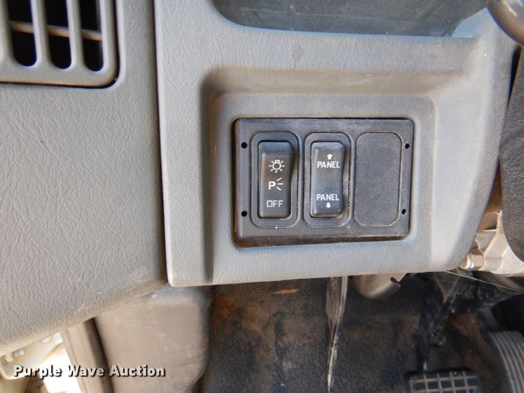 image for item GG9260 2006 International 4300  forestry bucket truck