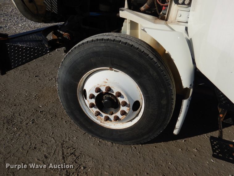 image for item GG9260 2006 International 4300  forestry bucket truck