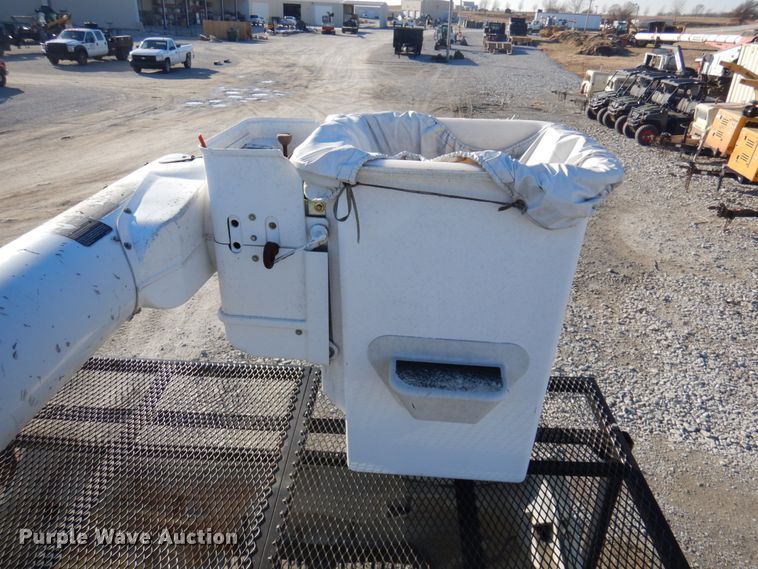 image for item GG9260 2006 International 4300  forestry bucket truck