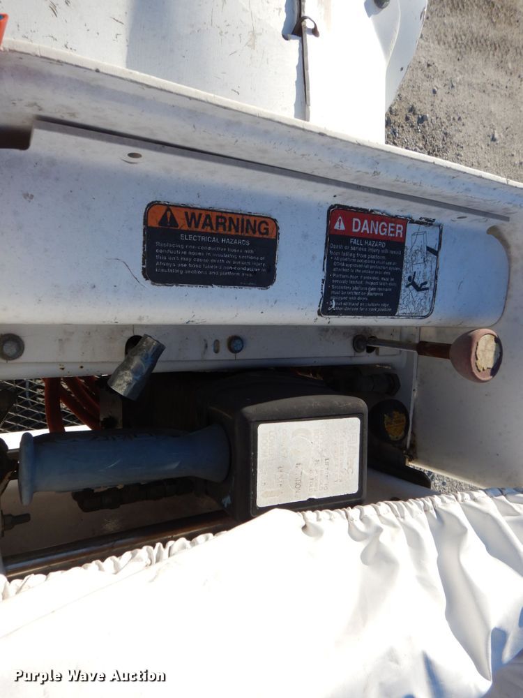 image for item GG9260 2006 International 4300  forestry bucket truck