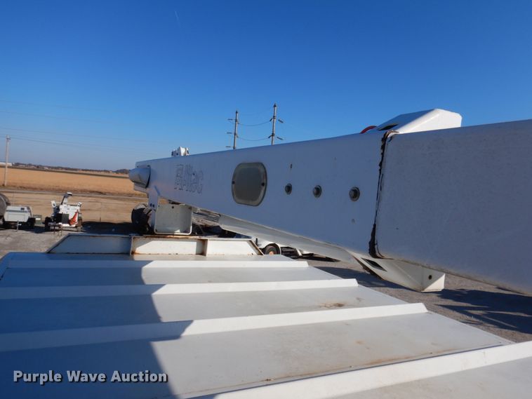 image for item GG9260 2006 International 4300  forestry bucket truck