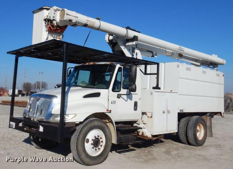 image for item GG9261 2006 International 4300  forestry bucket truck