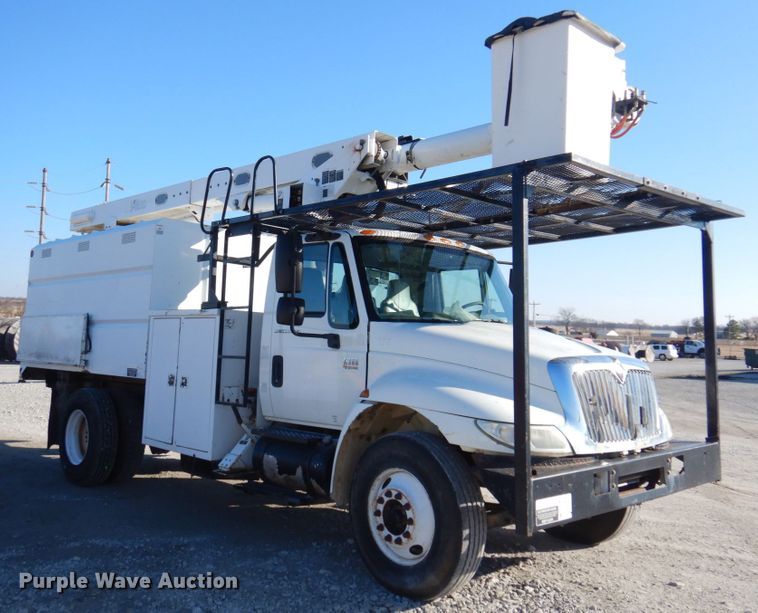 image for item GG9261 2006 International 4300  forestry bucket truck