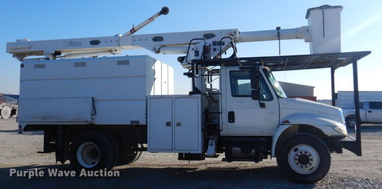 image for item GG9261 2006 International 4300  forestry bucket truck