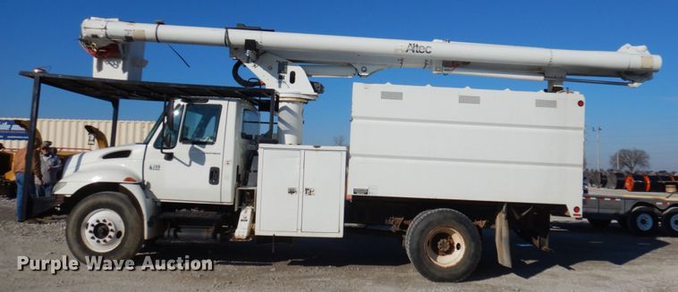 image for item GG9261 2006 International 4300  forestry bucket truck