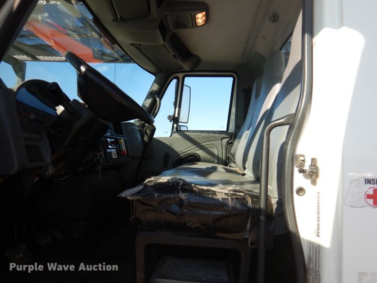 image for item GG9261 2006 International 4300  forestry bucket truck