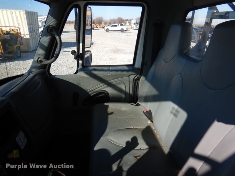 image for item GG9261 2006 International 4300  forestry bucket truck