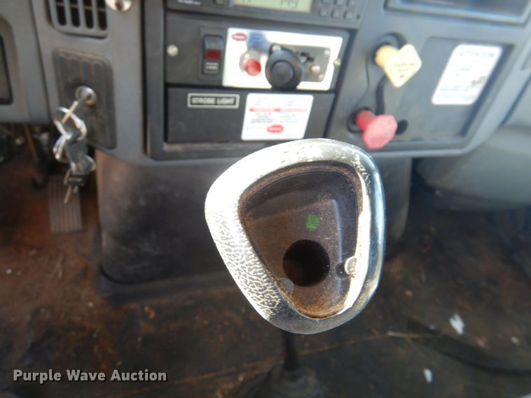 image for item GG9261 2006 International 4300  forestry bucket truck