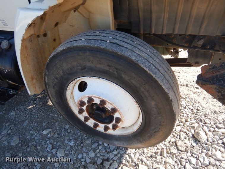 image for item GG9261 2006 International 4300  forestry bucket truck