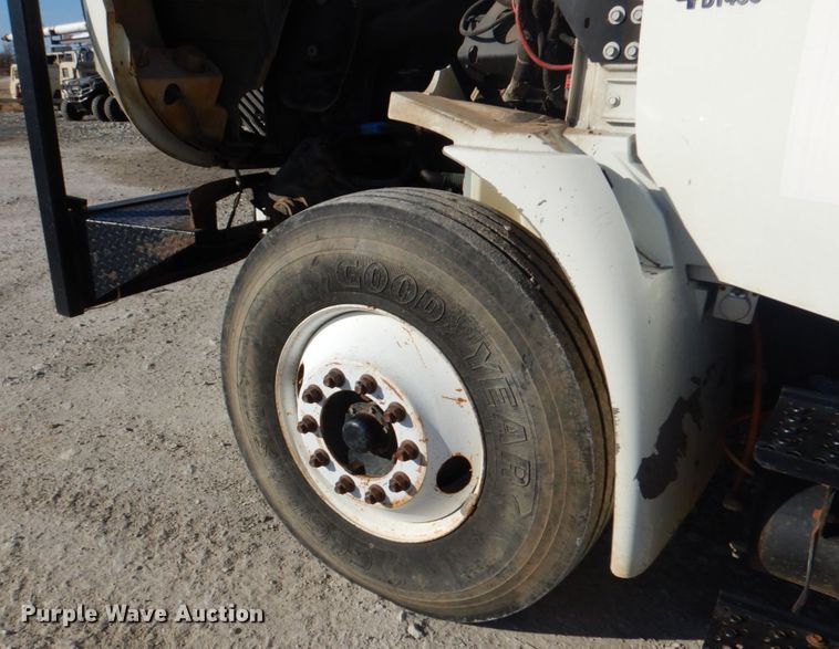 image for item GG9261 2006 International 4300  forestry bucket truck