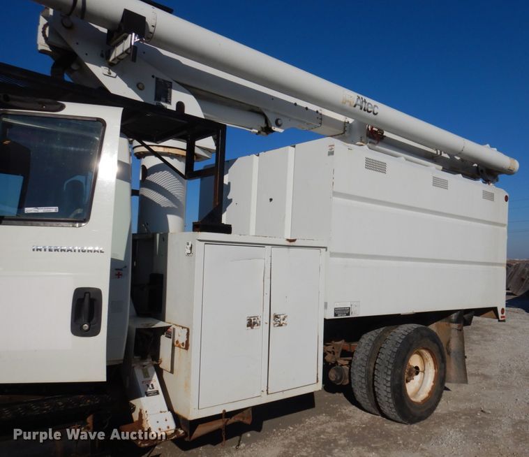 image for item GG9261 2006 International 4300  forestry bucket truck