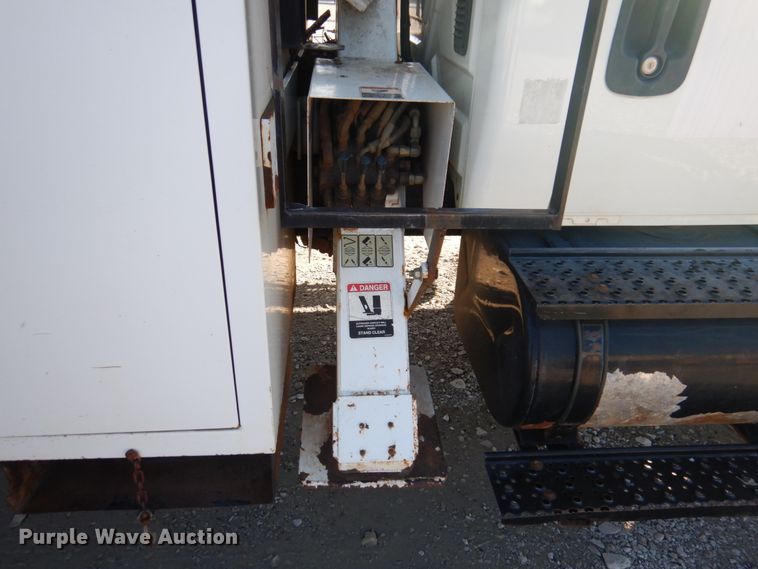 image for item GG9261 2006 International 4300  forestry bucket truck