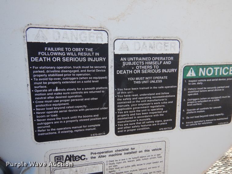 image for item GG9261 2006 International 4300  forestry bucket truck