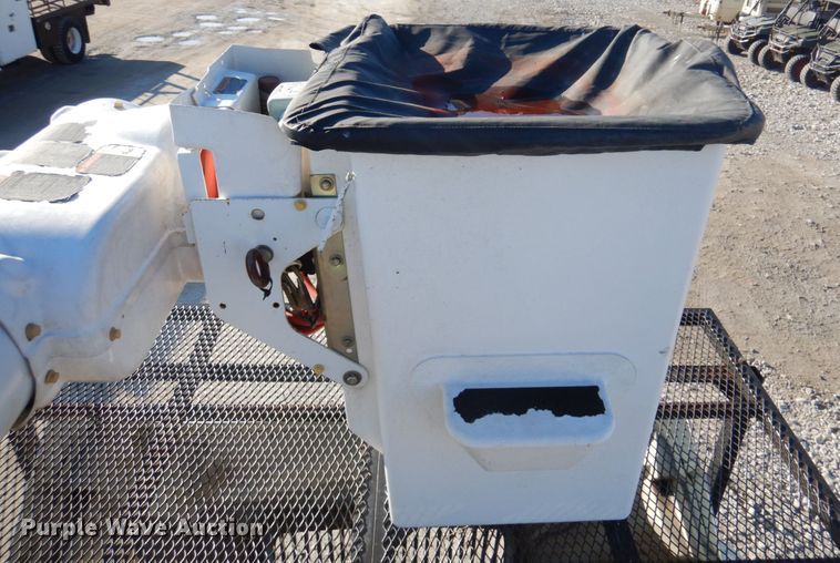 image for item GG9261 2006 International 4300  forestry bucket truck