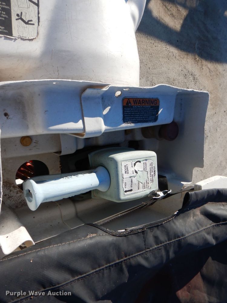 image for item GG9261 2006 International 4300  forestry bucket truck