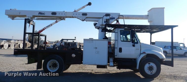 image for item GG9274 2003 International 4300  bucket truck