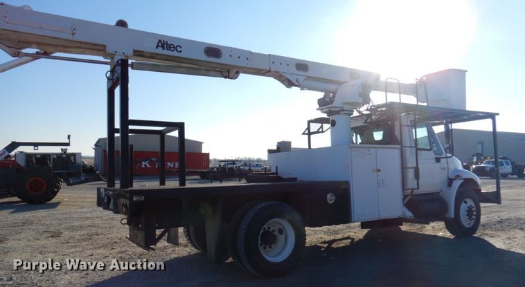 image for item GG9274 2003 International 4300  bucket truck