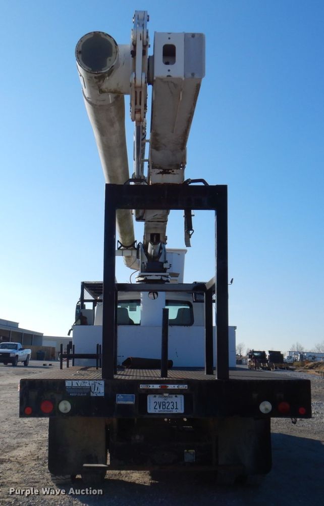image for item GG9274 2003 International 4300  bucket truck