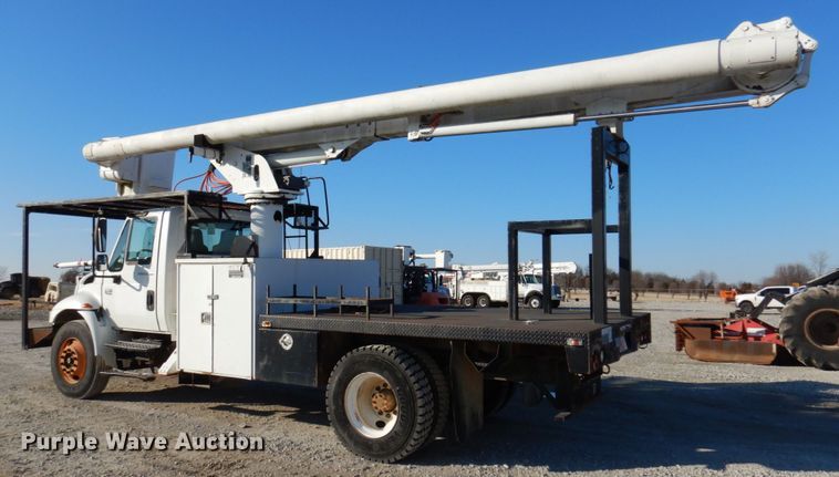 image for item GG9274 2003 International 4300  bucket truck