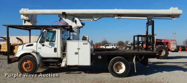 image for item GG9274 2003 International 4300  bucket truck