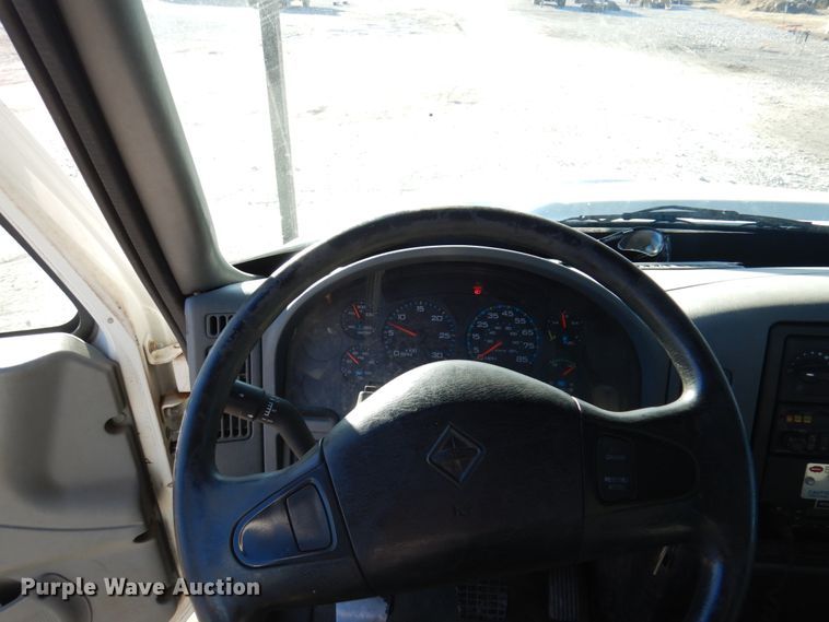 image for item GG9274 2003 International 4300  bucket truck