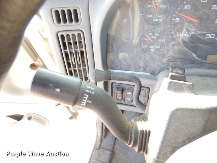 image for item GG9274 2003 International 4300  bucket truck