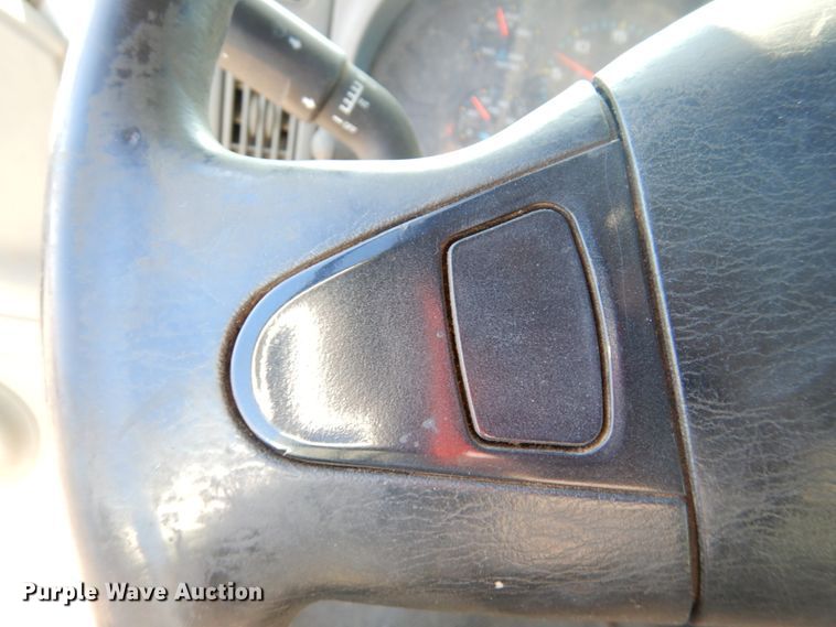 image for item GG9274 2003 International 4300  bucket truck