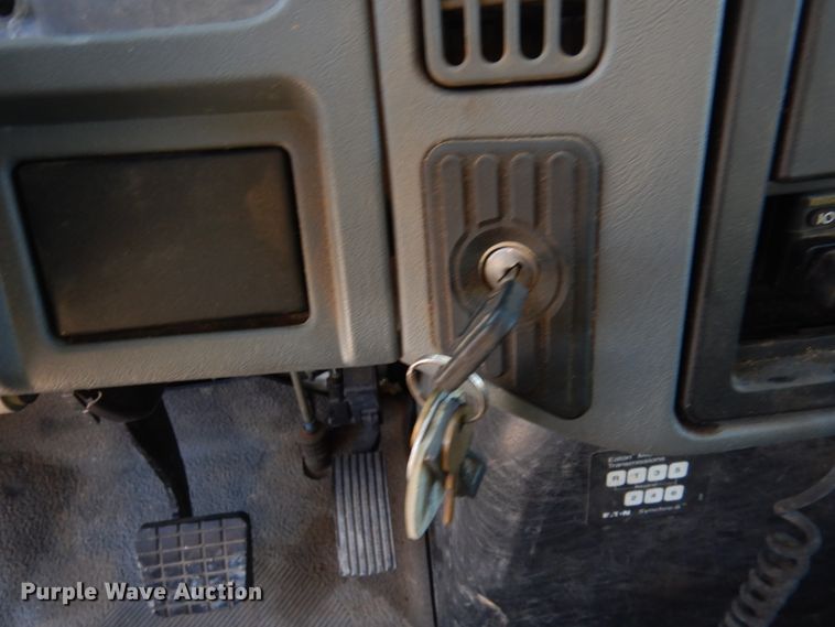 image for item GG9274 2003 International 4300  bucket truck