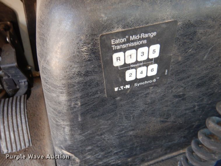 image for item GG9274 2003 International 4300  bucket truck