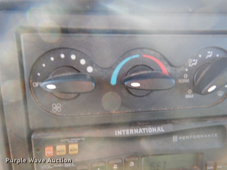 image for item GG9274 2003 International 4300  bucket truck