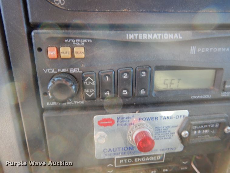 image for item GG9274 2003 International 4300  bucket truck