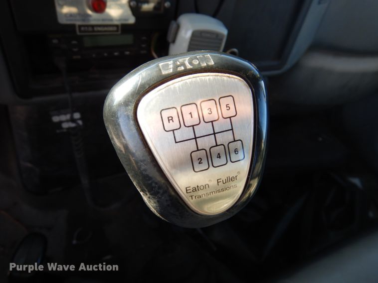 image for item GG9274 2003 International 4300  bucket truck