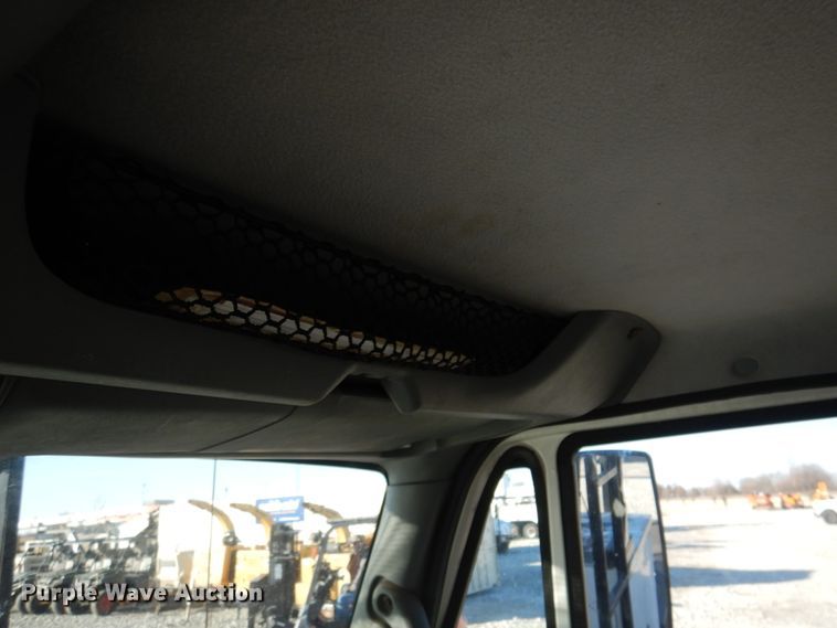 image for item GG9274 2003 International 4300  bucket truck