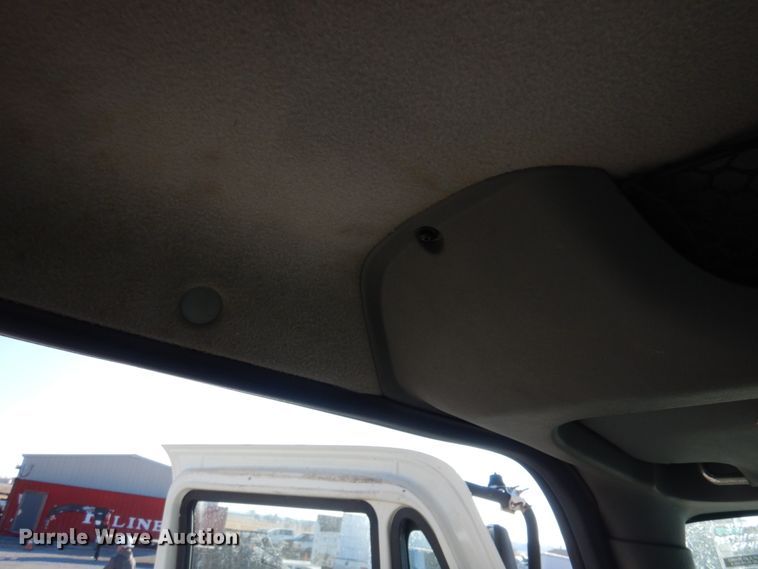 image for item GG9274 2003 International 4300  bucket truck