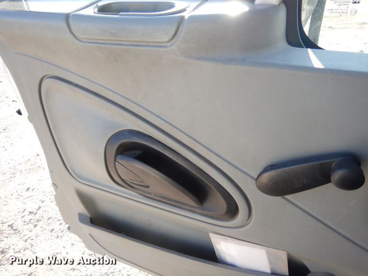 image for item GG9274 2003 International 4300  bucket truck