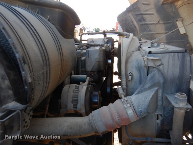 image for item GG9274 2003 International 4300  bucket truck