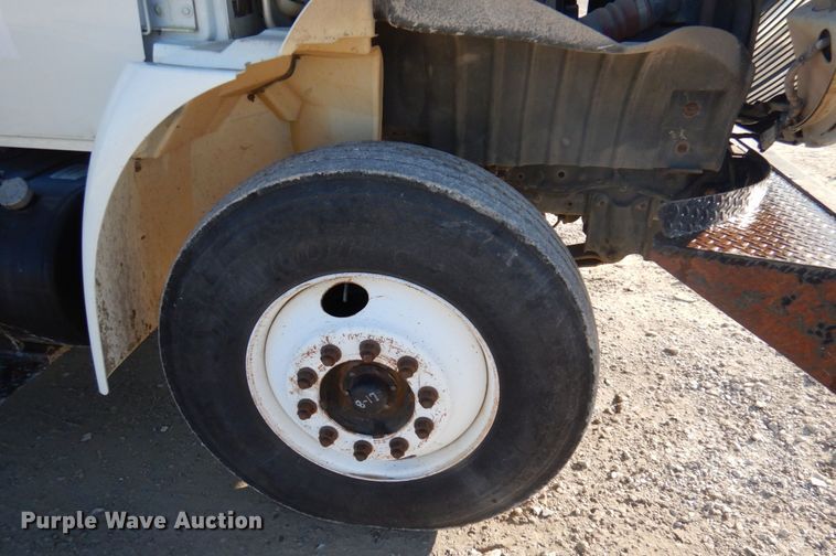 image for item GG9274 2003 International 4300  bucket truck