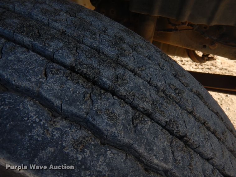 image for item GG9274 2003 International 4300  bucket truck