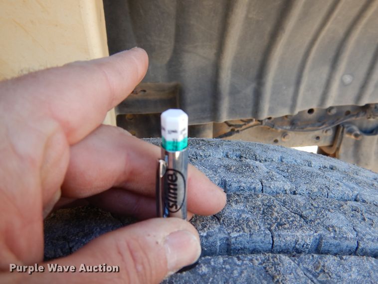 image for item GG9274 2003 International 4300  bucket truck