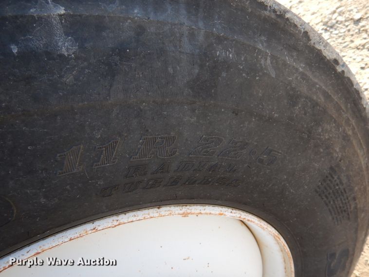 image for item GG9274 2003 International 4300  bucket truck