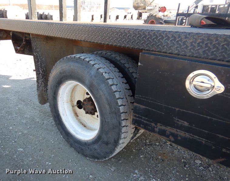 image for item GG9274 2003 International 4300  bucket truck