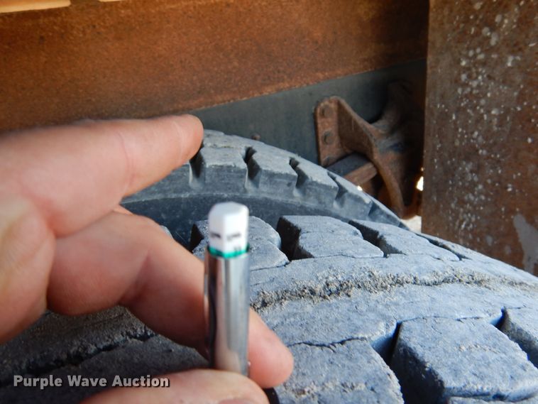 image for item GG9274 2003 International 4300  bucket truck