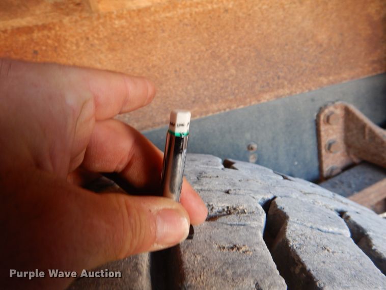 image for item GG9274 2003 International 4300  bucket truck