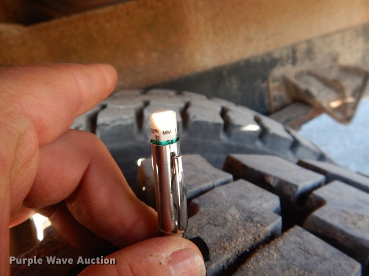 image for item GG9274 2003 International 4300  bucket truck