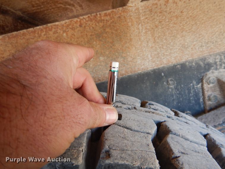 image for item GG9274 2003 International 4300  bucket truck