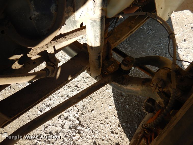 image for item GG9274 2003 International 4300  bucket truck